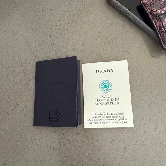 Prada Cleo patent leather bag with gold hardware - Picture 6 of 9